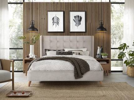 Pat tapitat cu somiera ESTELLA (160x200cm) catifea beige, picioare nuanta lemnului