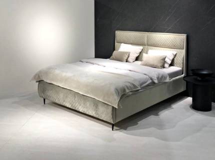 Pat tapitat cu somiera si spatiu pentru depozitare VENTI 140/ 160/ 180cm personalizabil, picioare negre