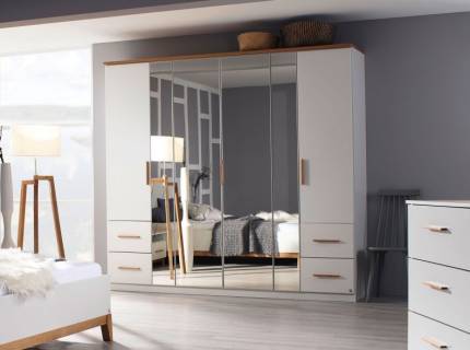 Dulap cu 6 usi cu balamale si 4 sertare CARLSSON 226x212x58cm alb alpin/ oglinda, manere stejar 