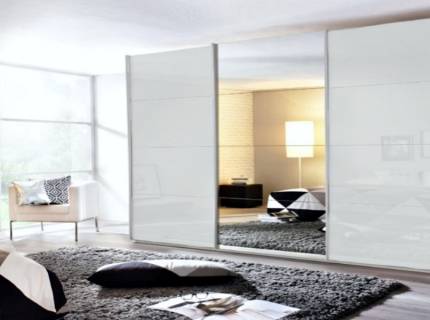 Dulap cu usi glisante KULMBACH 361x210x62cm alb alpin/ alb lucios - oglinda configurabil