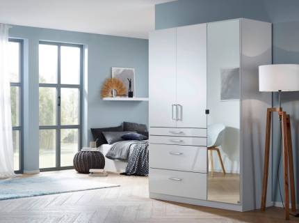 Dulap cu 3 usi cu balamale si 4 sertare HOMBURG 136x197x54cm alb alpin/ alb lucios - oglinda, manere crom