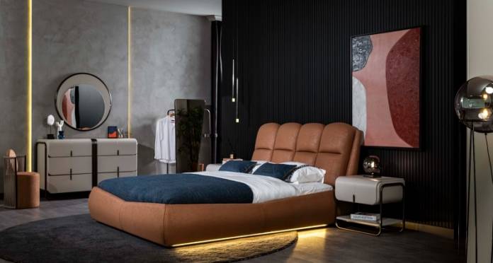 Paleta de toamnă în dormitor: cum să folosești cărămiziul și muștarul în decor