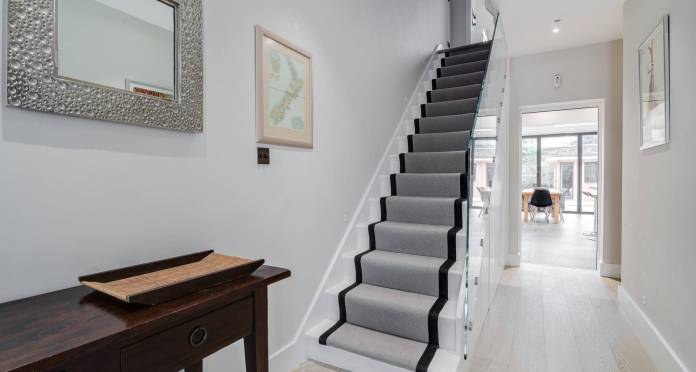 Ghid de cumpărături: Cum alegi mocheta pentru scări